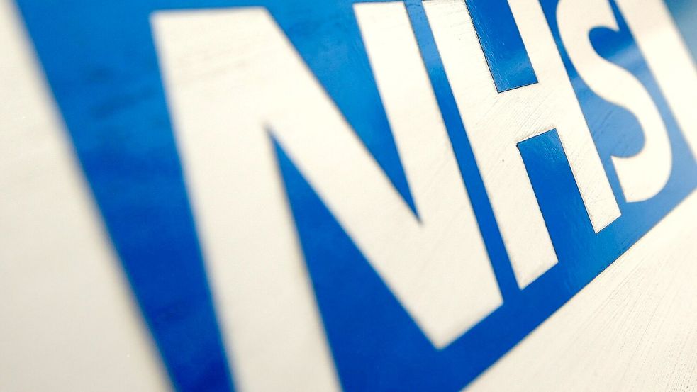 Der britische Gesundheitsdienst NHS gilt als chronisch überlastet und unterfinanziert. (Archivbild) Foto: Dominic Lipinski/Press Association/dpa