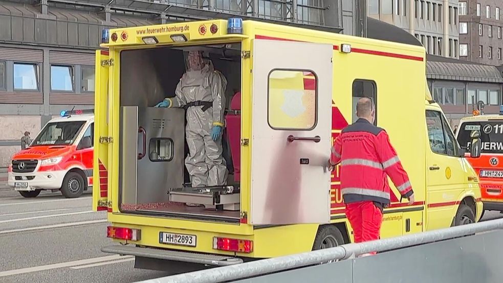 Zwei Menschen wurden ins Krankenhaus gebracht. Foto: André Lenthe/Lenthe Medien/dpa