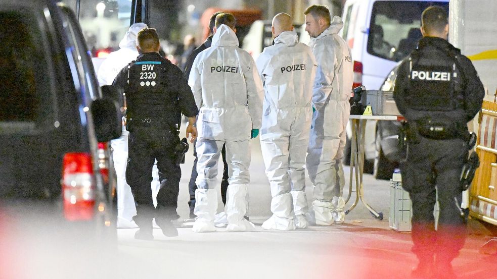 Nach Schüssel in einer Bar fahndet die Polizei nach einem Tatverdächtigen. Foto: Marius Bulling/dpa