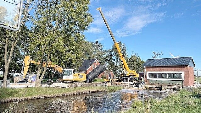 Eine dritte Pumpe wurde jetzt in das Schöpfwerk an der Grenze zwischen Moormerland und Ihlow eingebaut. Foto: Entwässerungsverband