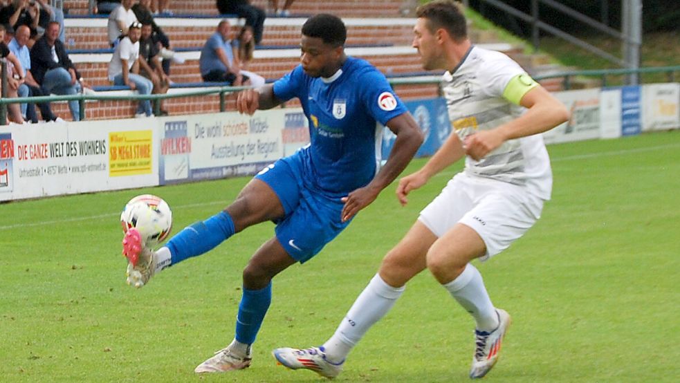 BW Papenburg (am Ball Gabriel Bamezon) reist am Sonntag nach Osnabrück. Foto: Reemts