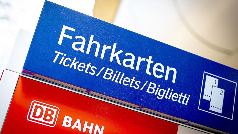 Flexpreise bei der Deutschen Bahn werden zum Fahrplanwechsel durchschnittlich 5,9 Prozent teurer. (Archivbild) Foto: Moritz Frankenberg/dpa