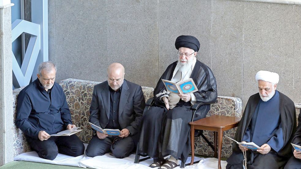 Irans Religionsführer verteidigt den Angriff auf Israel. Foto: Uncredited/Office of the Iranian Supreme Leader/AP/dpa