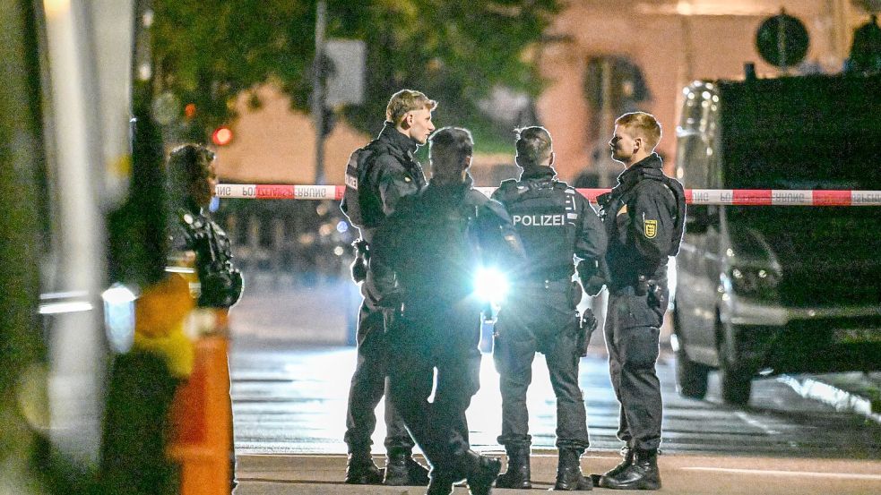 Nach Schüssen in einer Bar in Göppingen ist ein Mann gestorben. Nach dem Verdächtigen wird weiter gefahndet. Foto: Marius Bulling/dpa