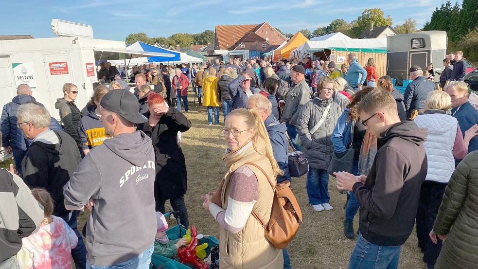 Das tolle Wetter lockte sehr viele Besucher zum Buurnmarkt nach Ihrenerfeld. Foto: Marius Ammermann