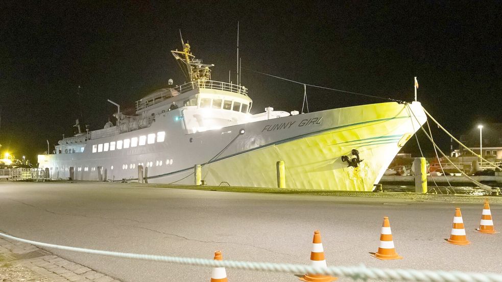 Die „Funny Girl“ liegt im Hafen von Büsum. Foto: Bodo Marks/dpa