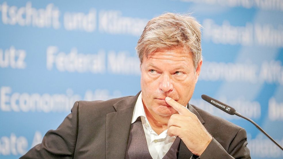 Bundeswirtschaftsminister Robert Habeck nennt die wirtschaftliche Lage nicht zufriedenstellend. Foto: Kay Nietfeld/dpa