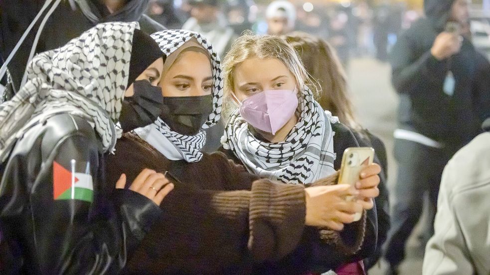 Am Montag, dem Jahrestag des Hamas-Massakers in Israel, war Greta Thunberg bei einer propalästinensischen Demonstration in Berlin. (Archivbild) Foto: Christoph Soeder/dpa