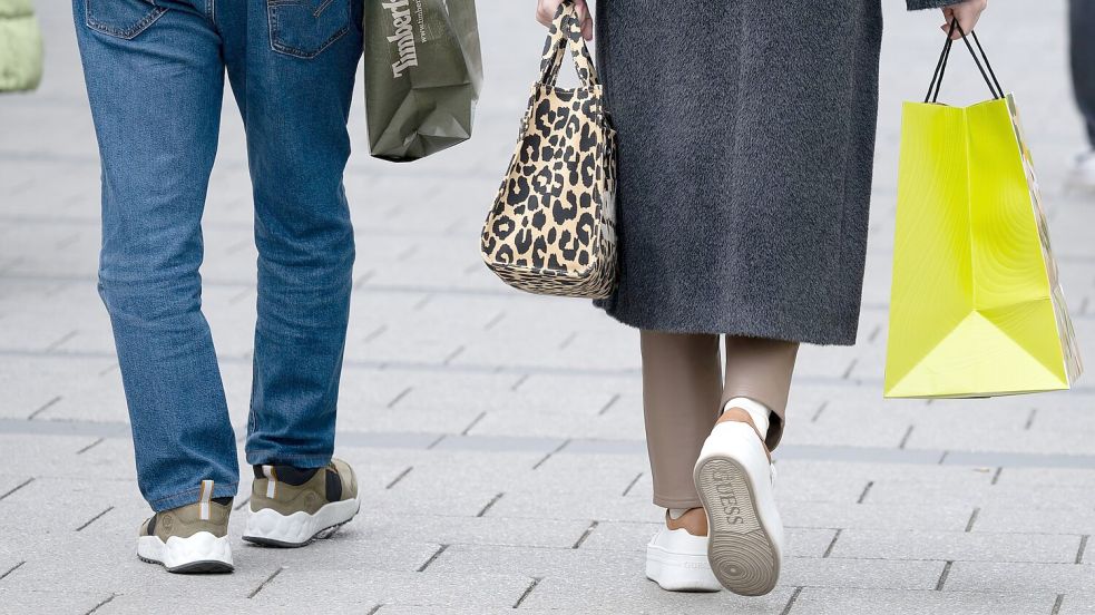 Nach zuletzt zwei Monaten mit Umsatzeinbußen in Folge steigt der Umsatz im Einzelhandel seit Juli wieder. (Symbolbild) Foto: Sven Hoppe/dpa