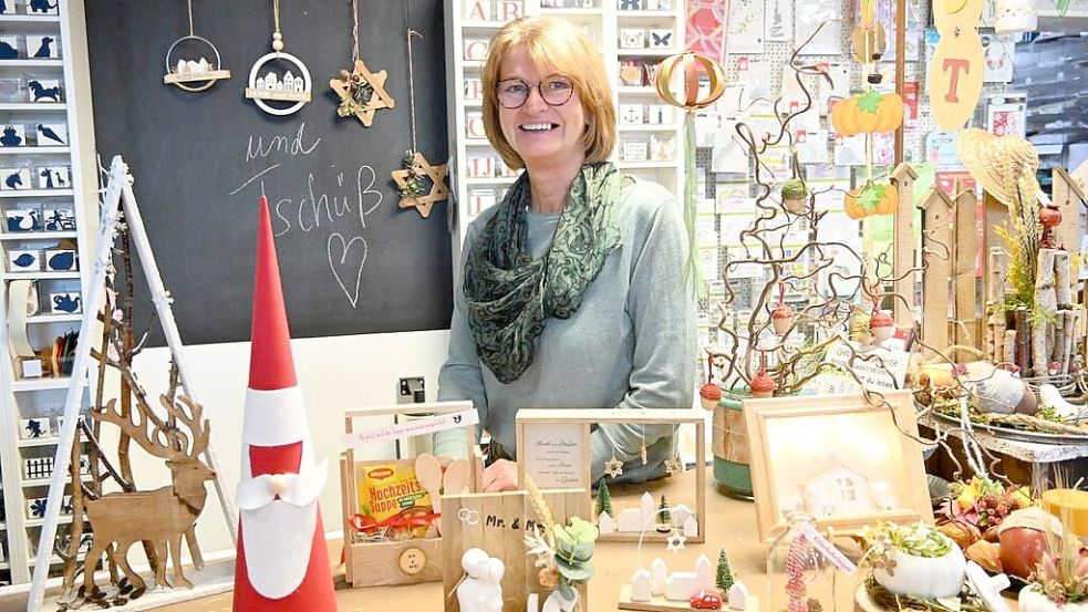 Am 15. Dezember öffnet Marianne Thieken letztmals ihren Bastelladen „Das Creative“ in Friesoythe. Dann sollten 10.000 Einzelteile neue Besitzerinnen gefunden haben. Foto: Stix