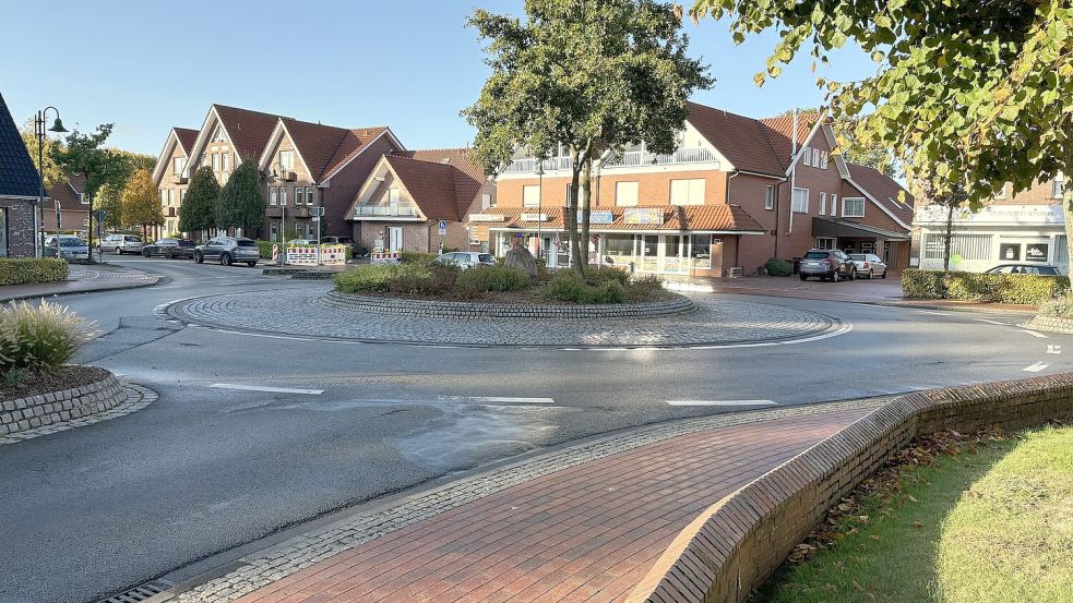 Der Kreisverkehr in Ramsloh bei der Kirche ist kein Unfallschwerpunkt. Allerdings beobachtet auch die Polizei dort häufig Fehlverhalten von Fahrradfahrern. Foto: Kruse