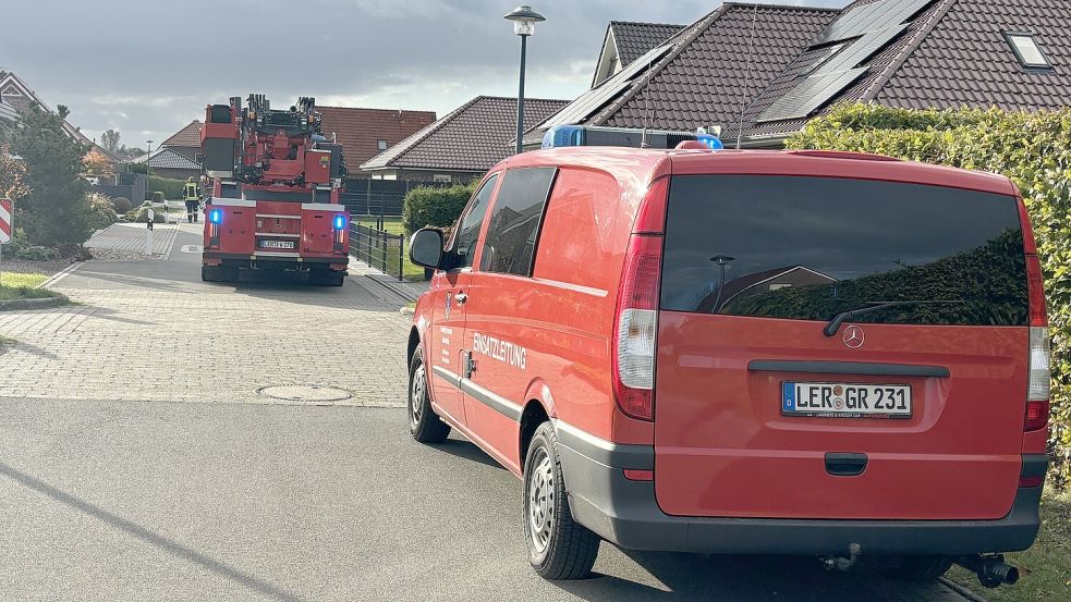 Die Ortsfeuerwehr Westrhauderfehn fuhr zu einem Einsatz in die Straße Sonnentau. Foto: Zein