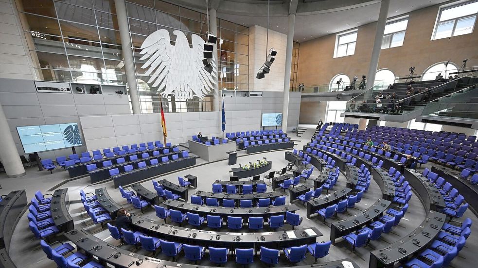 Einen Sitz im Bundestag streben drei Kandidaten für das Emsland an. Foto: DPA