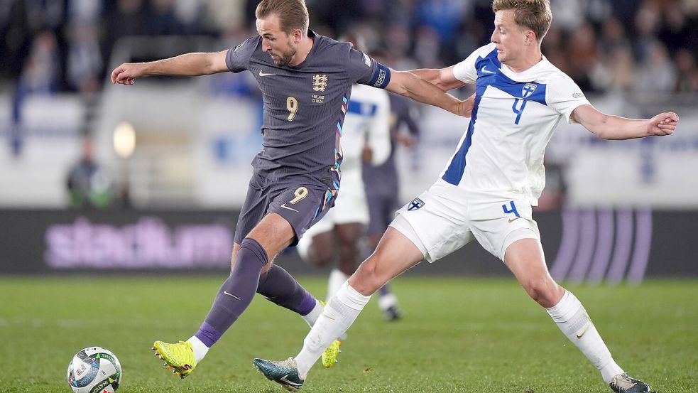 Bayern-Stürmer Harry Kane (l) siegt mit England in Helsinki. Foto: Bradley Collyer/PA Wire/dpa