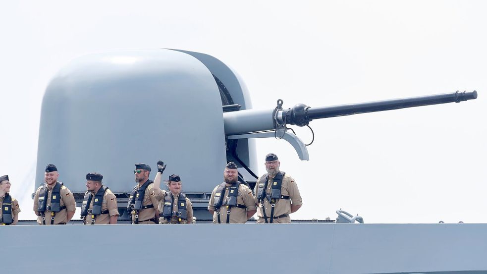 Die deutsche Korvette „Ludwigshafen am Rhein“ - hier beim Auslaufen zu dem Einsatz - beteiligt sich derzeit an der Unifil-Mission im Mittelmeer vor der libanesischen Küste. Foto: Frank Hormann/dpa-Zentralbild/dpa