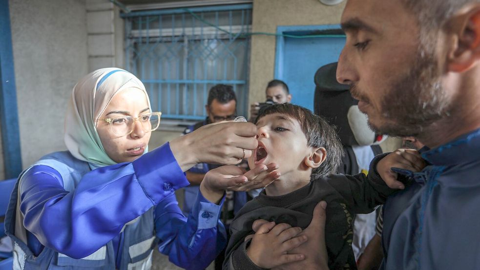 590.000 Kinder unter zehn Jahren sollen die zweite Polio-Impfdosis erhalten. Foto: Abed Rahim Khatib/dpa