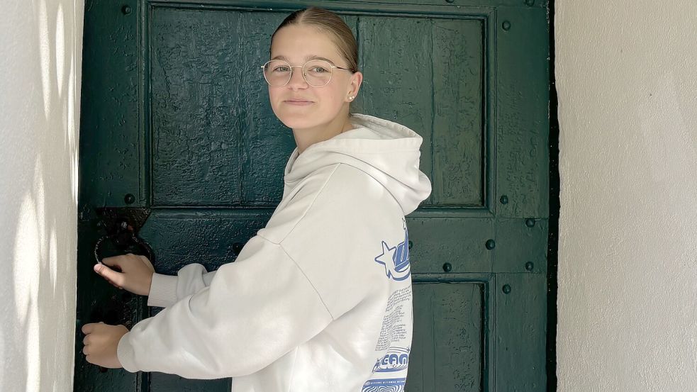 Joy Baeckmann ist die jüngste Kirchenvorsteherin des evangelisch-lutherischen Kirchenkreises Rhauderfehn. Die 17-Jährige ist im Kirchenvorstand der evangelisch-lutherischen Dreifaltigkeitskirche Collinghorst. Foto: Spindler