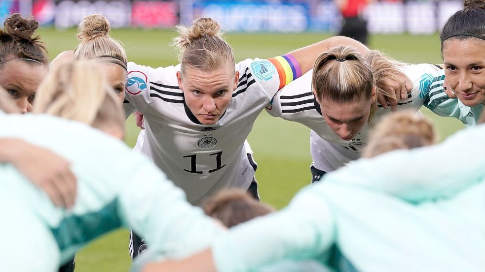 Die langjährige DFB-Kapitänin Alexandra Popp wird in Duisburg verabschiedet. Foto: Nick Potts/PA Wire/dpa