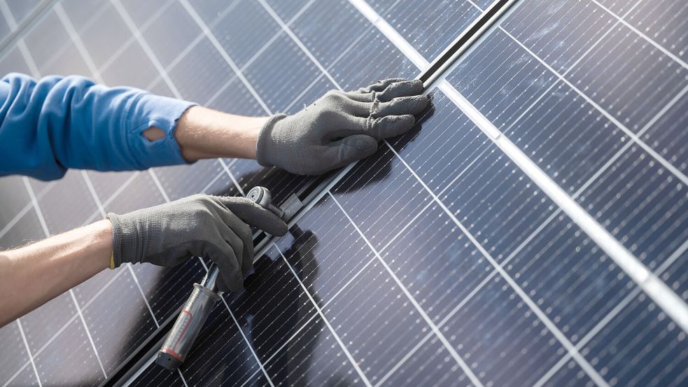 Die Bundesregierung müsste bei der bisherigen Solaranlagen-Förderung Hand anlegen, um sie zu verbessern. Symbolfoto: Marijan Murat/dpa