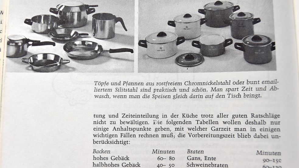 Hausfrauen-Tipps aus den 60er Jahren: "Töpfe und Pfannen aus rostfreiem Chromnickelstahl oder bunt emailliertem Silitstahl sind praktisch und schön. Man spart Zeit und Abwasch, wenn man die Speisen gleich darin auf den Tisch bringt." Foto: Prins