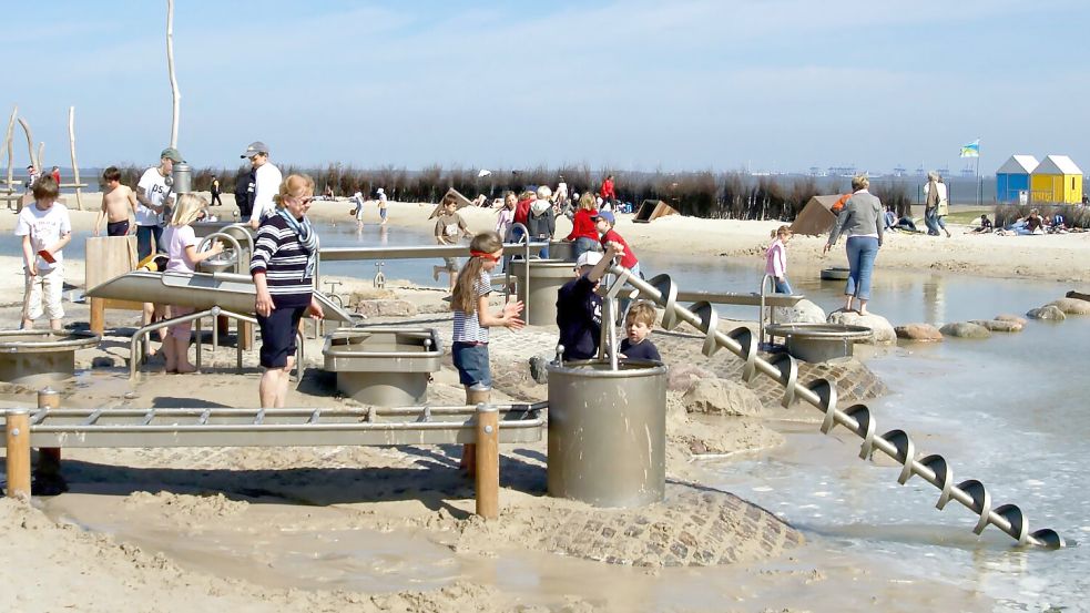 Wie bei diesem Projekt sollen beim Idasee auch viele Wasserspielzeuge errichtet werden. Foto: Natürlich Inklusiv