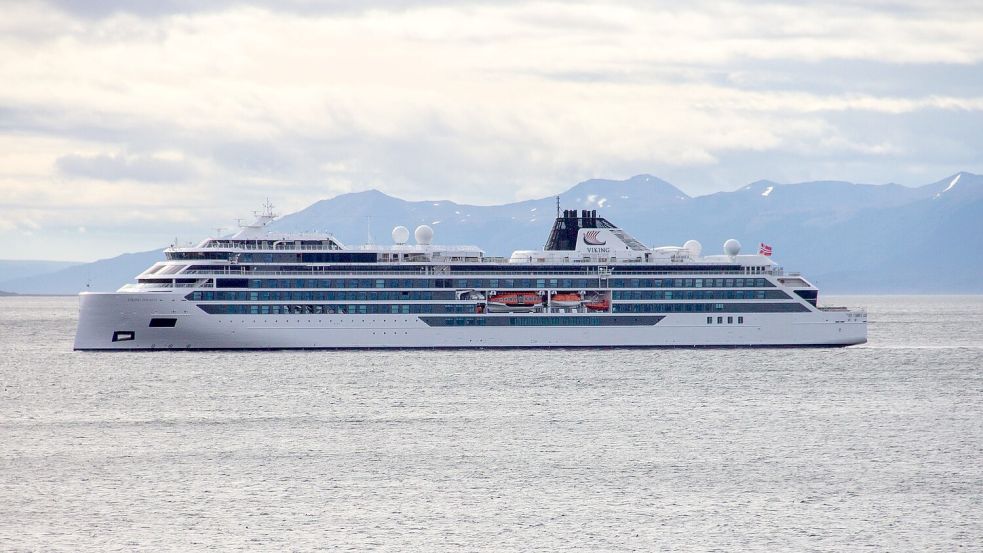 Riesige Kreuzfahrtschiffe transportieren Touristen in die Antarktis, etwa von Südamerika aus. (Archivbild) Foto: Cristian Urrutia/telam/dpa