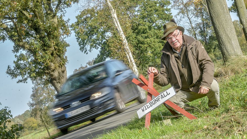 Der Herbst bringt besondere Gefahren für Autofahrer mit sich. Eine davon sind vermehrte Wildwechsel, verrät der Leeraner Kreisjägermeister Heinrich Rauert. Foto: Ortgies