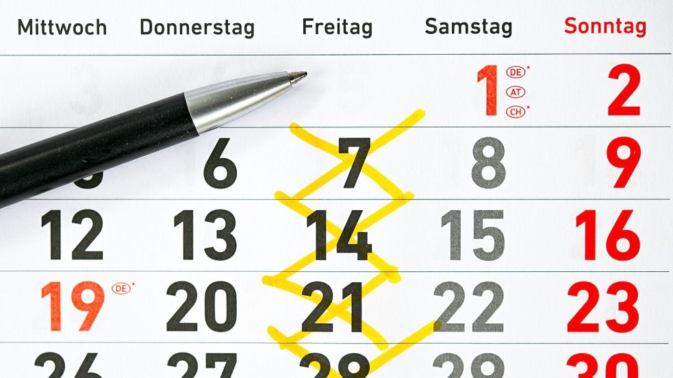 Im Arbeitszeitmodell der Vier-Tage-Woche könnte der Freitag als Arbeitstag wegfallen. (Illustration) Foto: Sina Schuldt/dpa