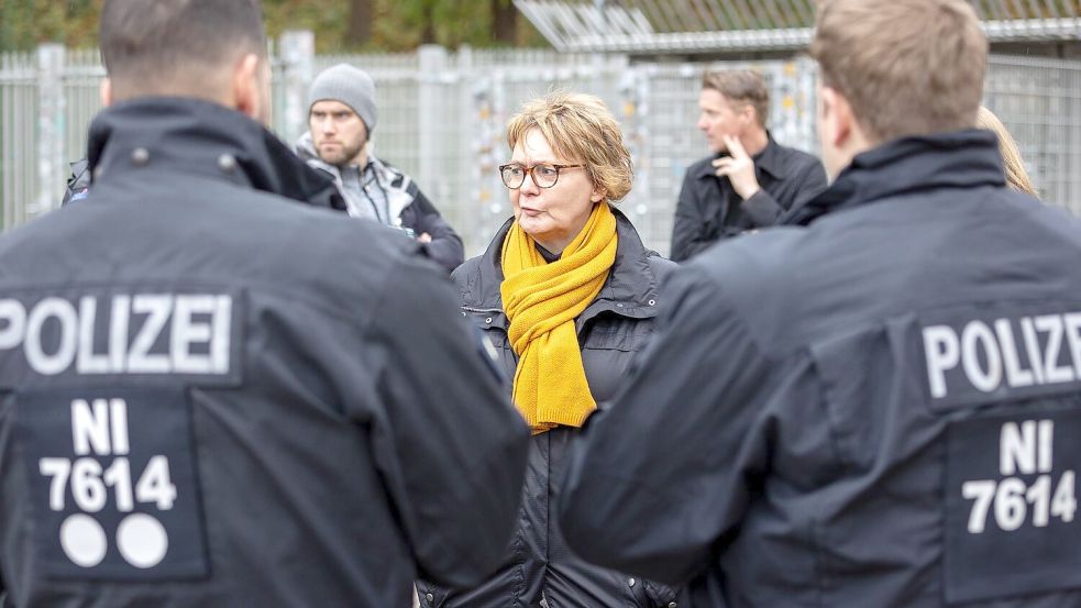 Niedersachsens Innenministerin Behrens hatte in den vergangenen Monaten auf einen Ausschluss aller Gästefans beim Derby Braunschweig gegen Hannover gedrängt. (Archivbild) Foto: Moritz Frankenberg/dpa