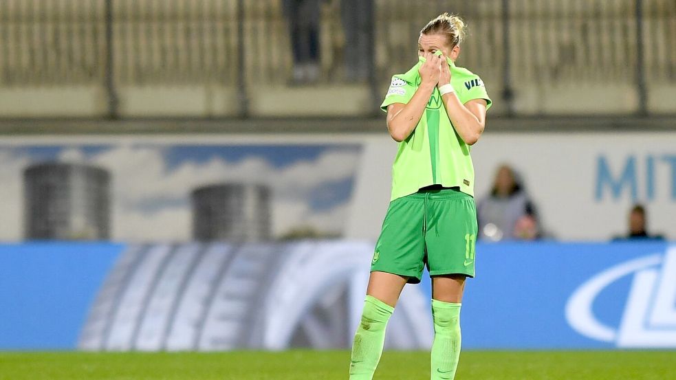 Alexandra Popp gibt nach einer Knöchelblessur Entwarnung. Foto: Swen Pförtner/dpa