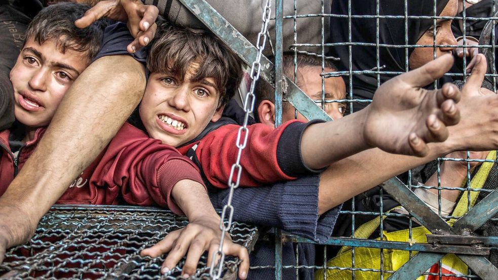 Nach Angaben des UN-Palästinenserhilfswerks UNRWA gelangen zurzeit fast keine Hilfslieferungen in den umkämpften Gazastreifen. Foto: Mahmoud Issa/dpa