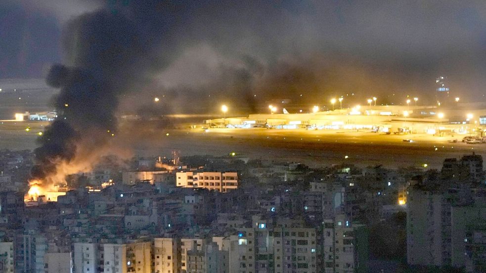 Israels Luftwaffe flog in der Nacht zu Montag erneut Angriffe im Libanon. Foto: Hussein Malla/AP/dpa