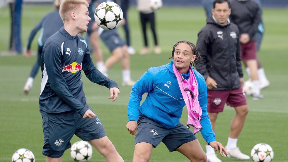 Xavi Simons (r.) könnte für Leipzig zum Unterschiedsspieler gegen Liverpool werden. Foto: Hendrik Schmidt/dpa