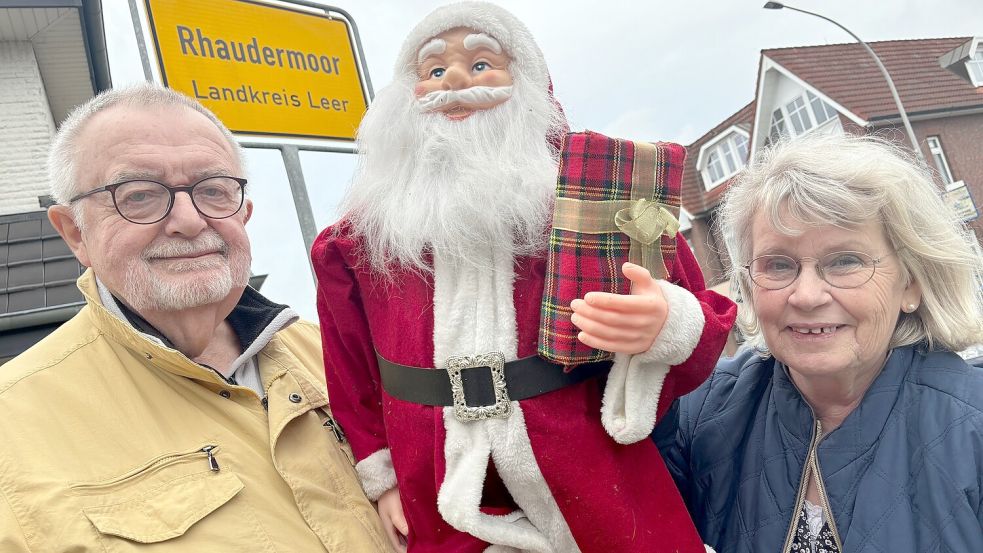 Westrhauderfehn und Rhaudermoor grenzen direkt aneinander – auch am Marktplatz. Dort soll dieses Jahr eine Weihnachtspremiere stattfinden, wie die beiden Ortsbürgermeister Margarete Niemann und Jörg Furch berichten. Foto: Janßen