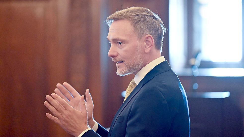 Lindner ist für Gespräche mit Unternehmern in New York und reist dann zum Internationalen Währungsfonds weiter. Foto: Soeren Stache/dpa