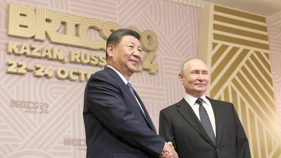 Der Gastgeber und sein wichtigster Gast: Putin mit dem chinesischen Staatschef Xi. Foto: Maxim Shipenkov/Pool EPA/AP