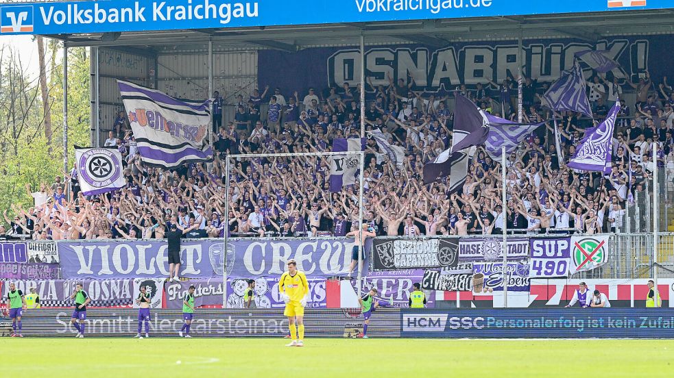 Der VfL Osnabrück hat viele Fans, die ihr Team auch in der 3. Liga zahlreich bis nach Sandhausen (Foto) begleiten. Wie viele kommen am 6. November mit nach Emden? Foto: Imago