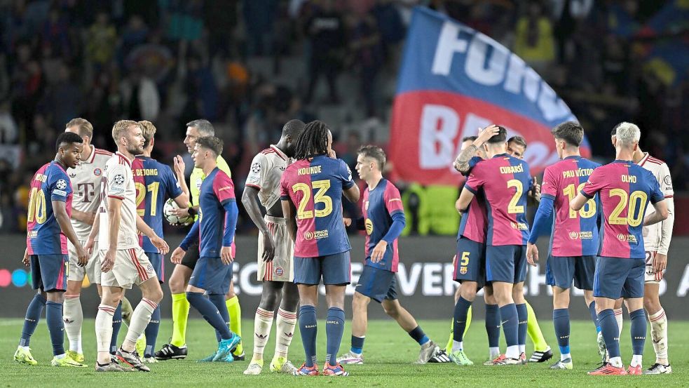 Der FC Barcelona bejubelt den Sieg über den FC Bayern. Foto: Sven Hoppe/dpa