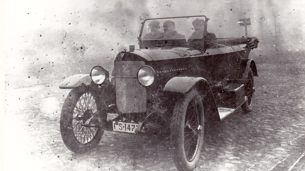 Bernhard Austermann am Steuer seines Autos, um 1930. Foto: Archiv