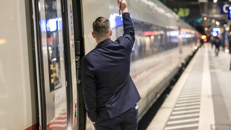 Trotz der schwierigen Lage geben die Bahn-Beschäftigten ihr Bestes. (Archivbild) Foto: Oliver Berg/dpa