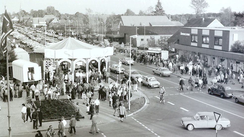 Das Straßenfest in Ostrhauderfehn gibt es seit 40 Jahren. Das Bild stammt von 1985.