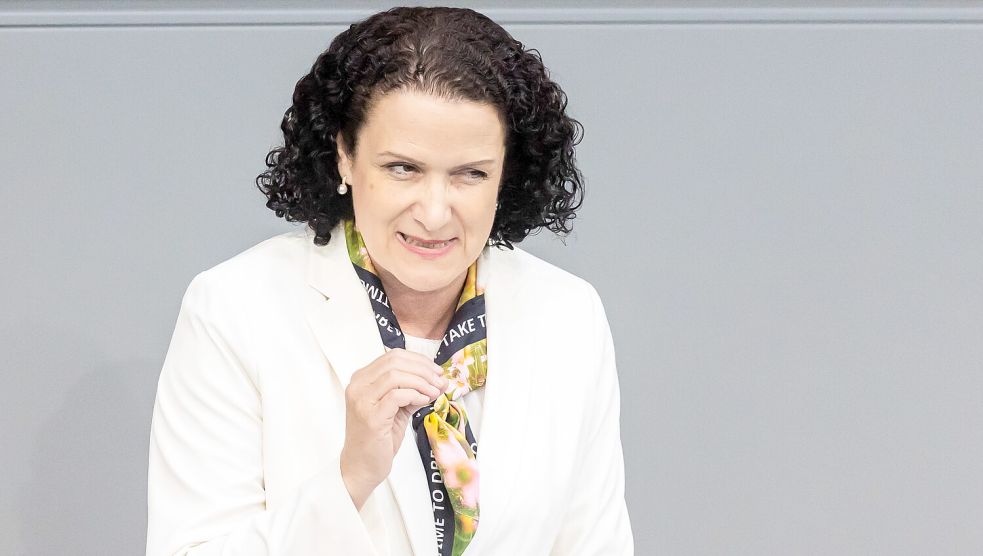 Nicole Höchst, bildungspolitische Sprecherin der AfD, giftete am 13. Dezember 2023 im Bundestag gegen Ausländerkinder: „Ohne Migrationswende keine Bildungswende, meine Damen und Herren! Sie können die Nichtleister nicht mehr in den Regelschulklassen verstecken, auch nicht hinter einer verschenkten deutschen Staatsbürgerschaft.“ Archivfoto: Christoph Soeder/dpa