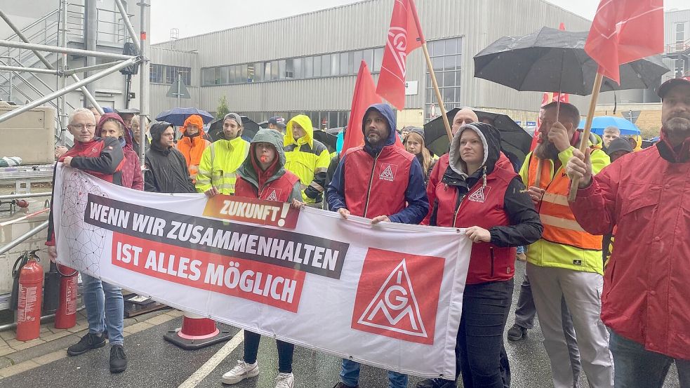 Aufgebrachte Stimmung: Erst am Montag protestierten rund 4000 VW-Werker bei VW Emden gegen geplante Sparmaßnahmen. Foto: VW-Betriebsrat Emden