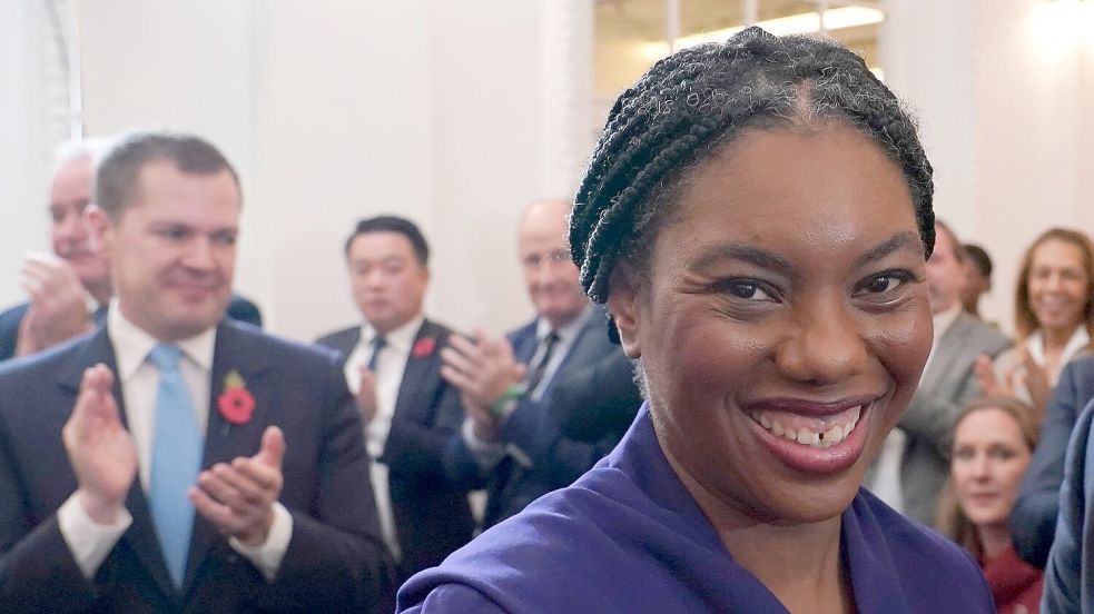 Kemi Badenoch strahlte, nachdem das Wahlergebnis verkündet wurde. Foto: Alberto Pezzali/AP/dpa