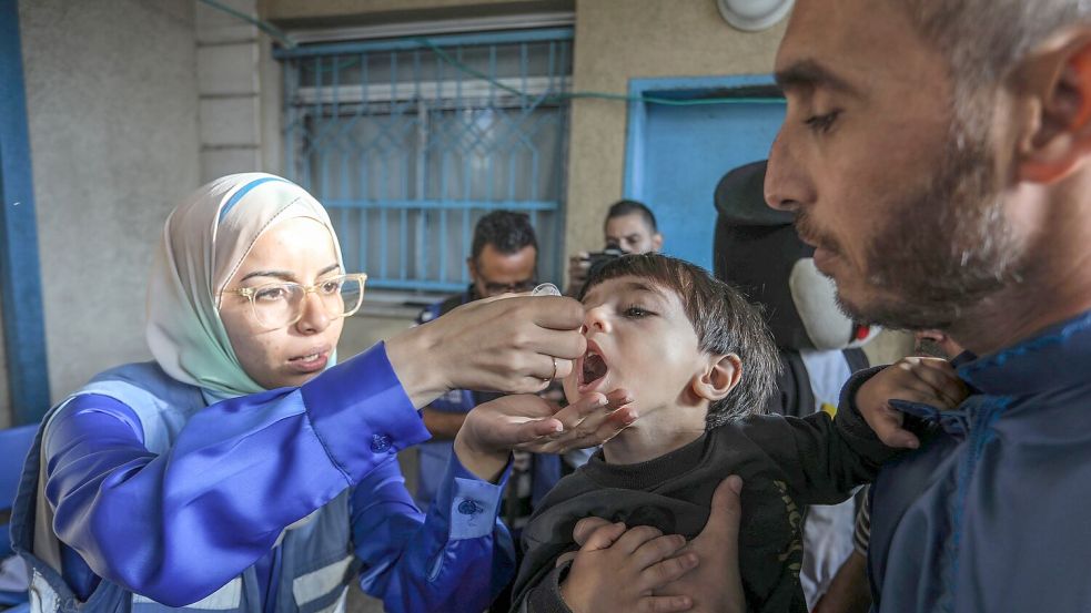 Bei der zweiten Impfkampagne im Oktober waren palästinensische Kinder in Deir El-Balah im zentralen Gazastreifen geimpft worden. (Archivfoto) Foto: Abed Rahim Khatib/dpa