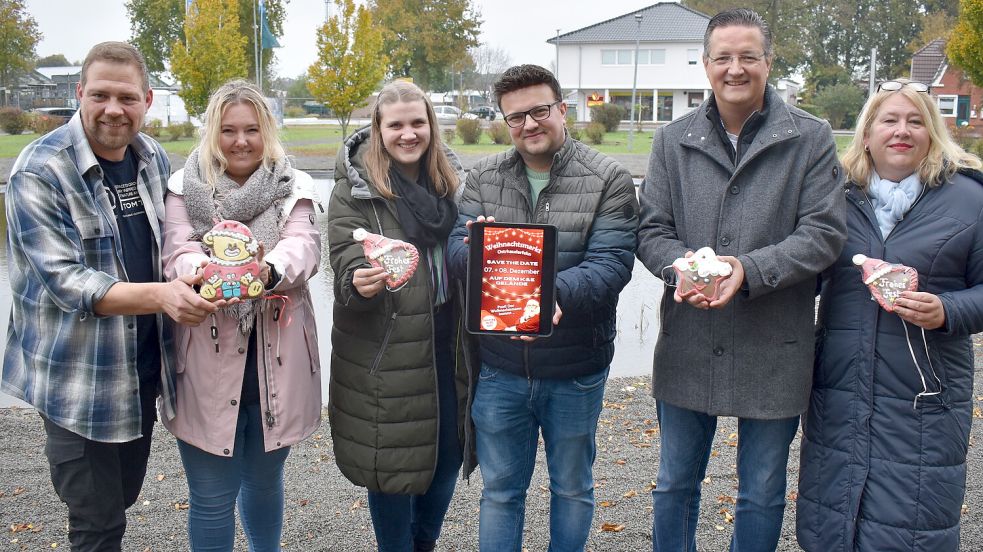 Die Organisatoren des Ostrhauderfehner Weihnachtsmarktes: (von links) Stefan Janßen, Silvia Trey, Dana Ennenga, Daniel Karkuth, Torsten Karkuth und Marion Karkuth. Foto: Zein