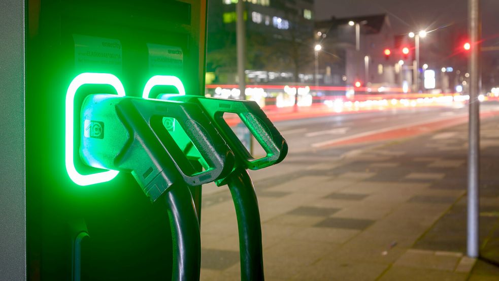 In Emden gibt es die meisten Schnellladesäulen für Elektroautos.Foto: Stratenschulte/dpa