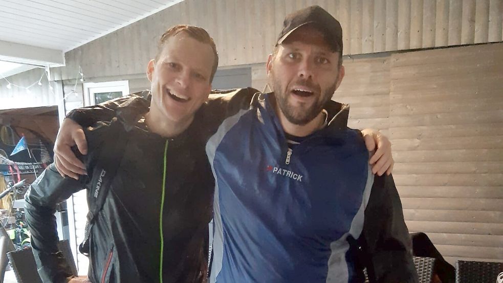 Das Foto zeigt Andre Hessenius (rechts) mit seinem Bruder – nachdem er 30 Kilometer am Stück gelaufen ist. Foto: privat