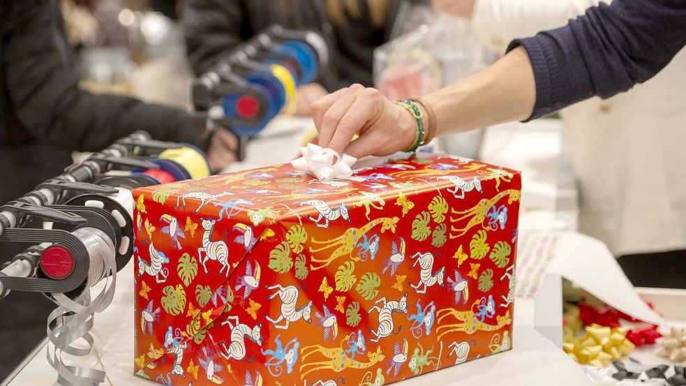 Der Einzelhandel rechnet nicht damit, dass der Konsum im Weihnachtsgeschäft stark anzieht. (Symbolbild) Foto: Stefan Puchner/dpa