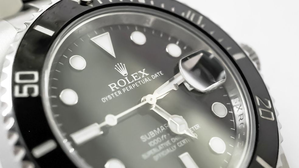 Der Kauf einer Luxusuhr wie der Submariner von Rolex erfordert mehr als finanzielle Mittel. Wie Uhrenliebhaber an das begehrte Modell kommen. Foto: IMAGO / Dreamstime